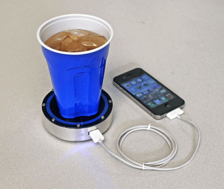 A heat/cold charging device